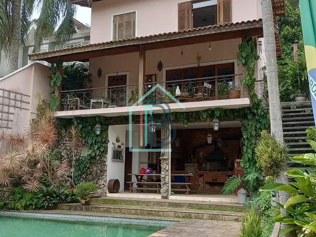 Casa com 450m² 4 quartos e 6 banheiros, à venda, no bairro São Paulo II em Cotia