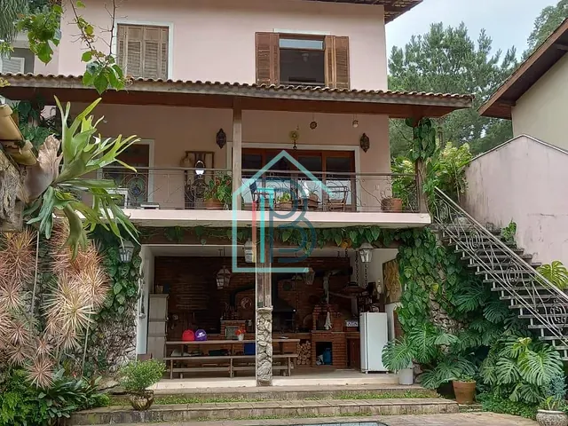 Casa com 450m² 4 quartos e 6 banheiros, à venda, no bairro São Paulo II em Cotia