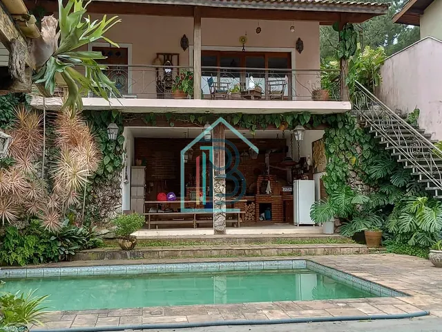 Casa com 450m² 4 quartos e 6 banheiros, à venda, no bairro São Paulo II em Cotia