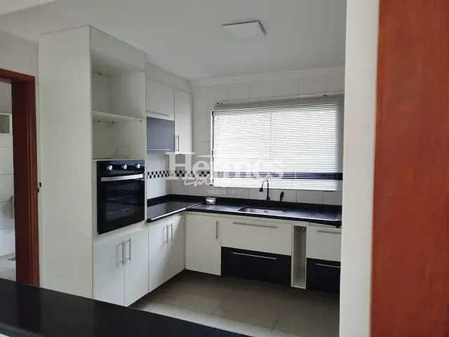 Casa com 300m² 3 quartos e 5 banheiros, à venda ou para alugar, no bairro São Luiz em Paulínia