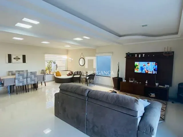 Casa com 456m² 3 quartos e 4 banheiros, à venda, no bairro Condomínio Residencial Campos do Conde em Bragança Paulista