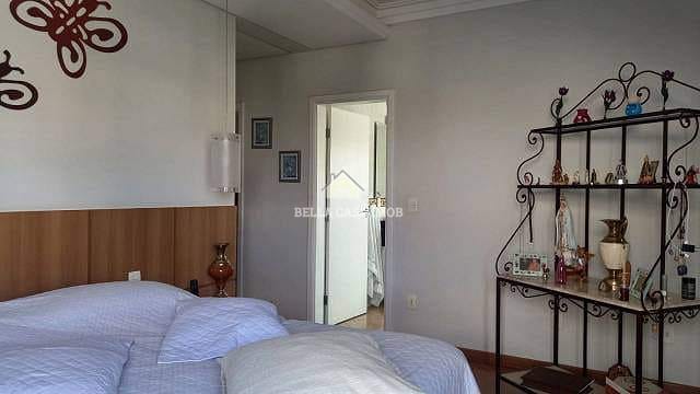 Casa à venda com 4 quartos, 350m² - Foto 18