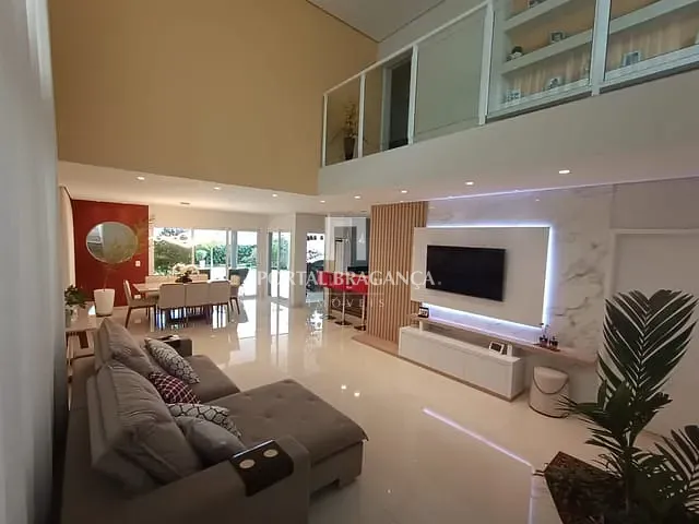 Casa com 455m² 4 quartos e 5 banheiros, à venda, no bairro Condomínio Residencial Campos do Conde em Bragança Paulista