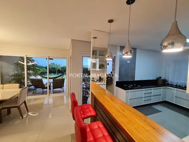 Casa com 455m² 4 quartos e 5 banheiros, à venda, no bairro Condomínio Residencial Campos do Conde em Bragança Paulista
