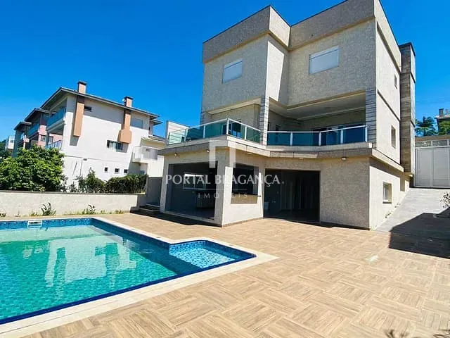 Casa com 600m² 4 quartos e 6 banheiros, à venda, no bairro Condomínio Residencial Santa Helena em Bragança Paulista