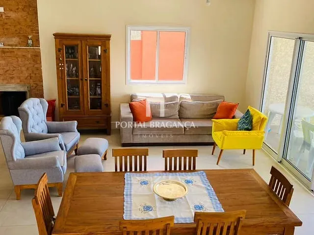 Casa com 600m² 4 quartos e 6 banheiros, à venda, no bairro Condomínio Residencial Santa Helena em Bragança Paulista