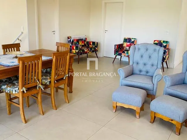 Casa com 600m² 4 quartos e 6 banheiros, à venda, no bairro Condomínio Residencial Santa Helena em Bragança Paulista