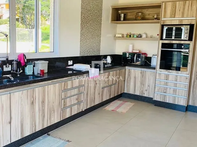 Casa com 600m² 4 quartos e 6 banheiros, à venda, no bairro Condomínio Residencial Santa Helena em Bragança Paulista