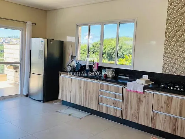 Casa com 600m² 4 quartos e 6 banheiros, à venda, no bairro Condomínio Residencial Santa Helena em Bragança Paulista
