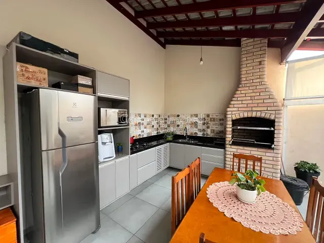 Casa com 146m² 2 quartos e 2 banheiros, à venda, no bairro Residencial Vila das Tulipas em Holambra