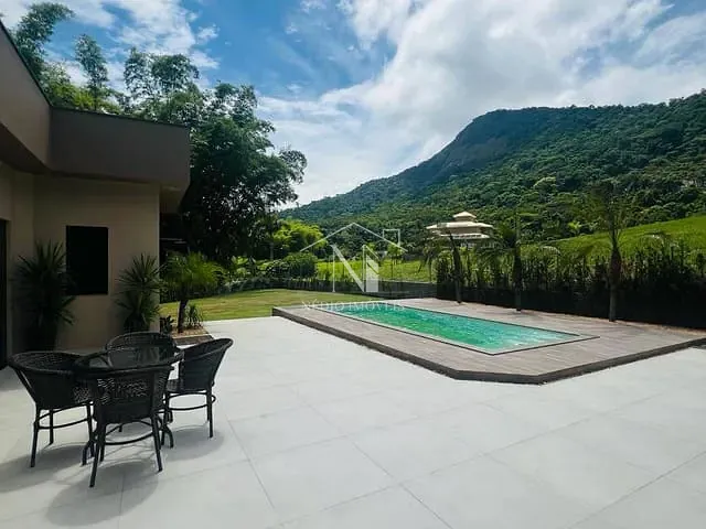Casa com 1280m² 4 quartos e 2 banheiros, à venda, no bairro Ubatiba em Maricá