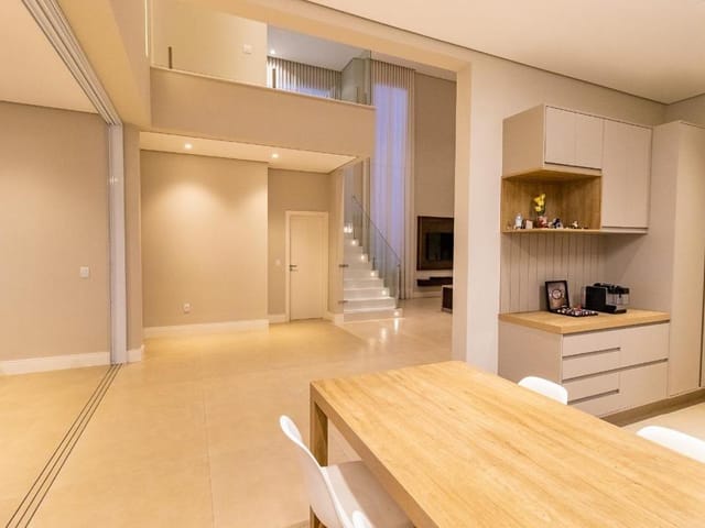 Casa com 800m² 4 quartos e 5 banheiros, à venda, no bairro Monte Alegre em Vinhedo