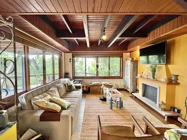 Casa com 1324m² 3 quartos e 4 banheiros, à venda, no bairro Recanto Impla em Carapicuíba