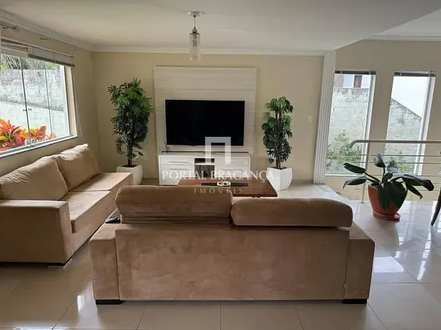 Casa com 450m² 3 quartos e 5 banheiros, à venda, no bairro Residencial Colinas de São Francisco em Bragança Paulista