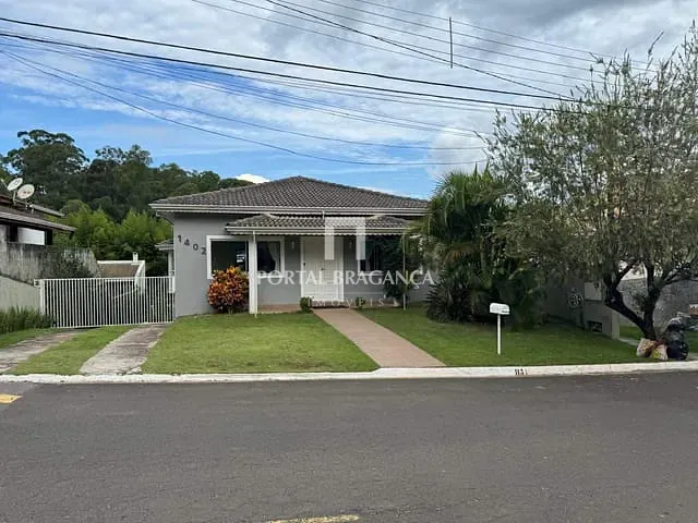 Casa com 450m² 3 quartos e 5 banheiros, à venda, no bairro Residencial Colinas de São Francisco em Bragança Paulista