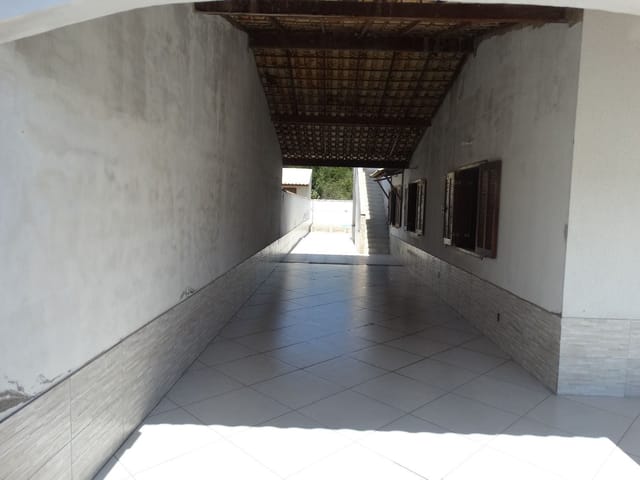 Casa com 360m² 5 quartos e 4 banheiros, à venda, no bairro Morro do Milagre em São Pedro da Aldeia