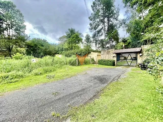 Casa com 2000m² 4 quartos e 7 banheiros, à venda, no bairro Granja Viana em Carapicuíba
