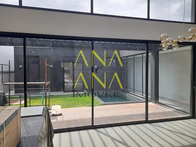 Casa com 300m² 3 quartos e 4 banheiros, à venda, no bairro Condomínio Residencial Euroville II em Bragança Paulista