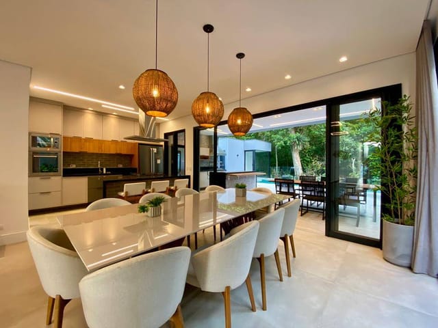 Foto do Casa - Lindíssima  Casa de Condomínio com 5 Quartos e 6 banheiros à Venda, 330 m²  - Riviera de São Lourenço- Bertioga, SP | Hermes Imóveis