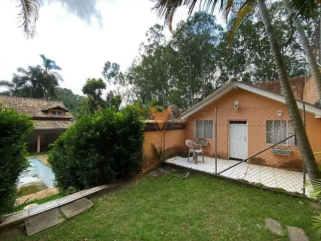 Casa com 1327m² 4 quartos e 5 banheiros, à venda, no bairro Granja Viana em Carapicuíba