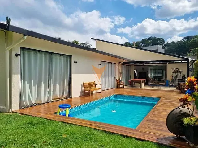 Casa com 573m² 3 quartos e 3 banheiros, à venda, no bairro Miolo da Granja Viana em Cotia