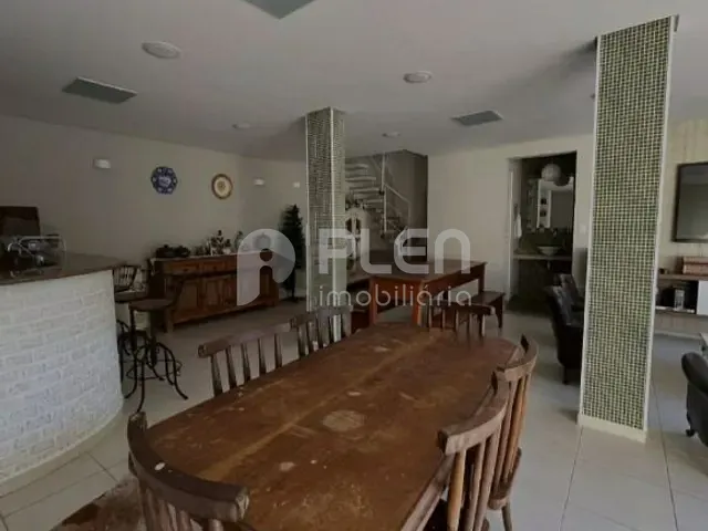 Casa com 350m² 4 quartos e 5 banheiros, à venda, no bairro Jardim Itatinga em São Paulo