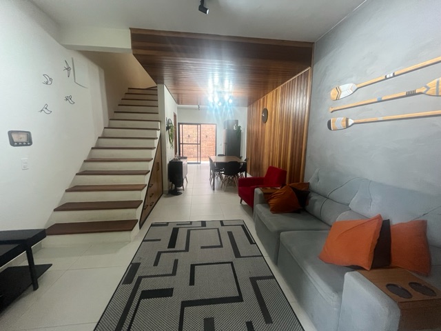 Foto do Casa - Charmosa casa em condomínio à venda, lindamente decorada, com duas suítes, no Pontal de Santa Marina, em Caraguatatuba, litoral norte de SP | Innova Imobiliária
