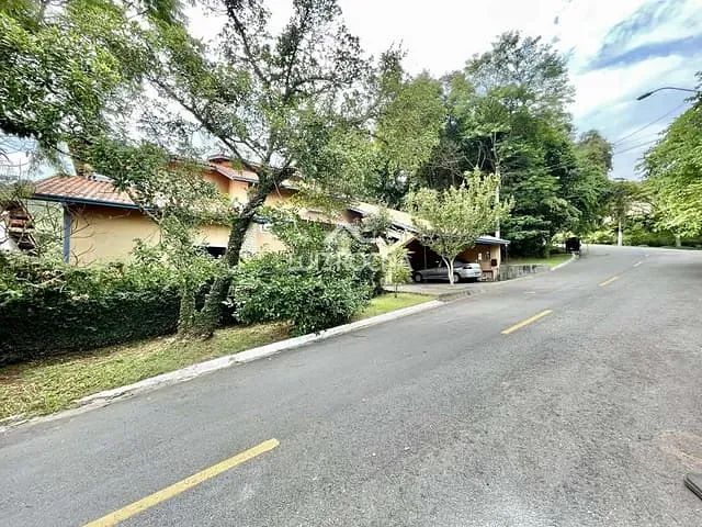 Casa com 625m² 5 quartos e 6 banheiros, à venda, no bairro CONDOMINIO SÃO FERNANDO RESIDENCIA em Barueri
