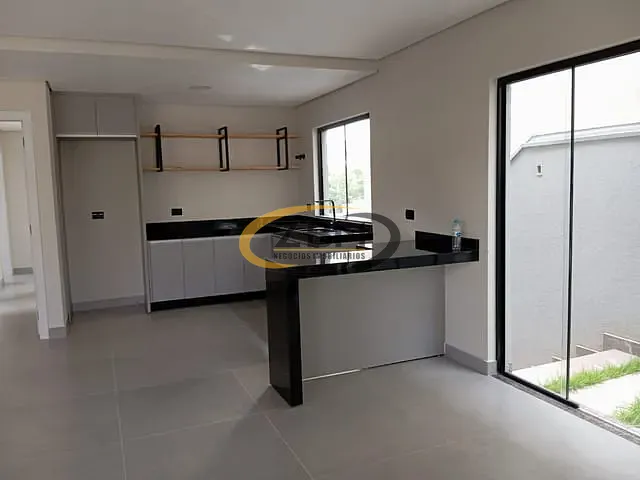 Casa com 285m² 3 quartos e 4 banheiros, à venda ou para alugar, no bairro Conjunto Habitacional Alexandre Urbanas em Londrina