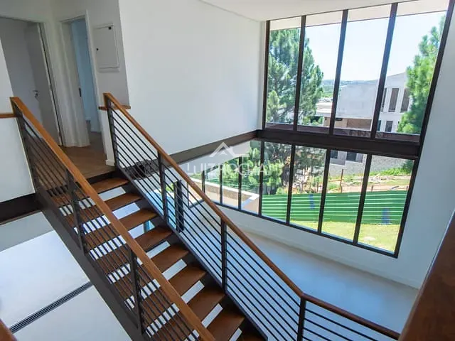 Casa com 661m² 5 quartos e 7 banheiros, à venda, no bairro Granja Viana em Carapicuíba