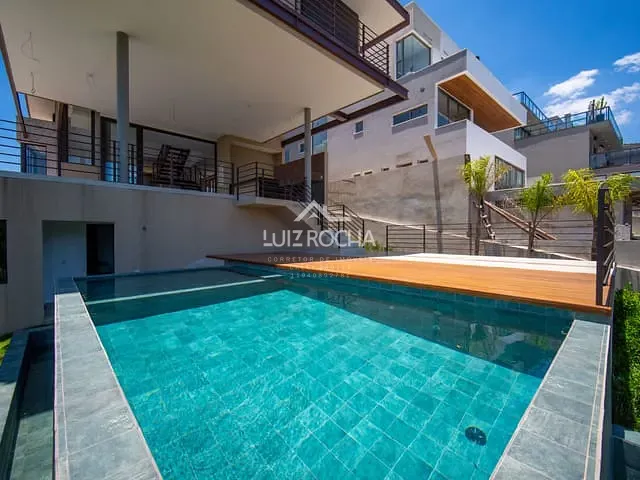 Casa com 661m² 5 quartos e 7 banheiros, à venda, no bairro Granja Viana em Carapicuíba