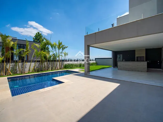 Casa com 600m² 4 quartos e 6 banheiros, à venda, no bairro Granja Viana em Carapicuíba