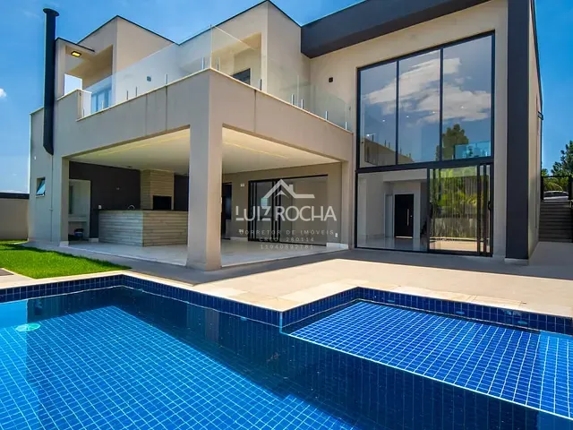 Casa com 600m² 4 quartos e 6 banheiros, à venda, no bairro Granja Viana em Carapicuíba