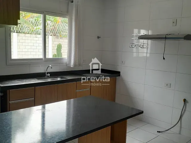 Casa com 190m² 3 quartos e 3 banheiros, à venda ou para alugar, no bairro Vila Areao em Taubaté