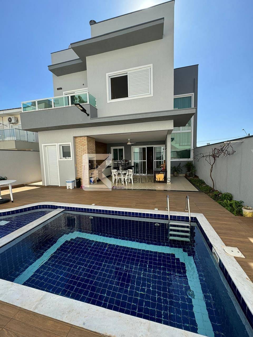 Casa, 3 quartos, 215 m² - Foto 1