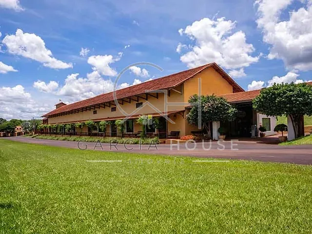 Casa com 1750m² 4 quartos e 2 banheiros, à venda, no bairro Fazenda Santa Maria em Cravinhos
