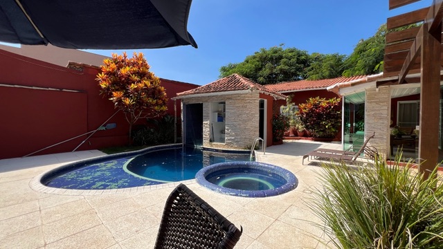 Casa com 680m² 4 quartos e 5 banheiros, à venda, no bairro Praia do Siqueira em Cabo Frio