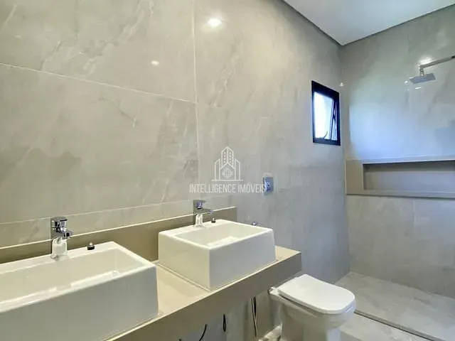 Casa com 430m² 3 quartos e 5 banheiros, à venda, no bairro Parque Amperco em Cuiabá