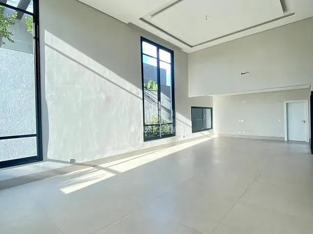 Casa com 430m² 3 quartos e 5 banheiros, à venda, no bairro Parque Amperco em Cuiabá