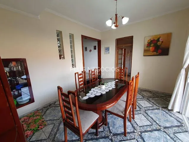 Casa com 242m² 3 quartos e 4 banheiros, à venda, no bairro Granja Olga I em Sorocaba