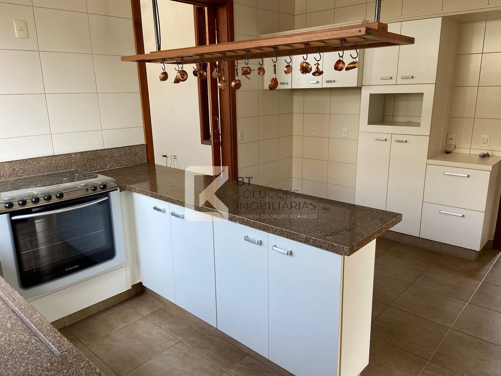 Casa à venda e aluguel com 3 quartos, 333m² - Foto 7
