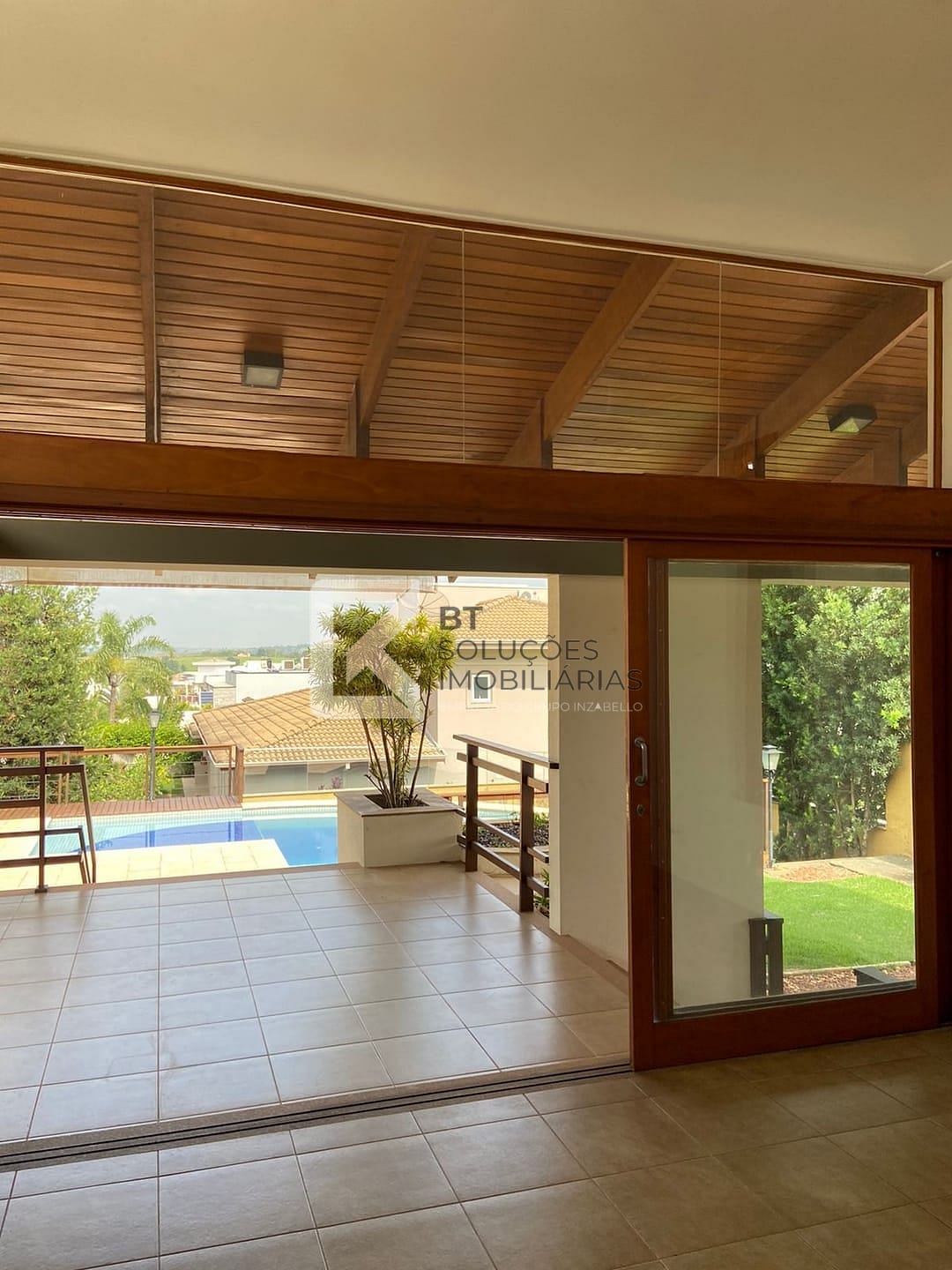 Casa à venda e aluguel com 3 quartos, 333m² - Foto 11