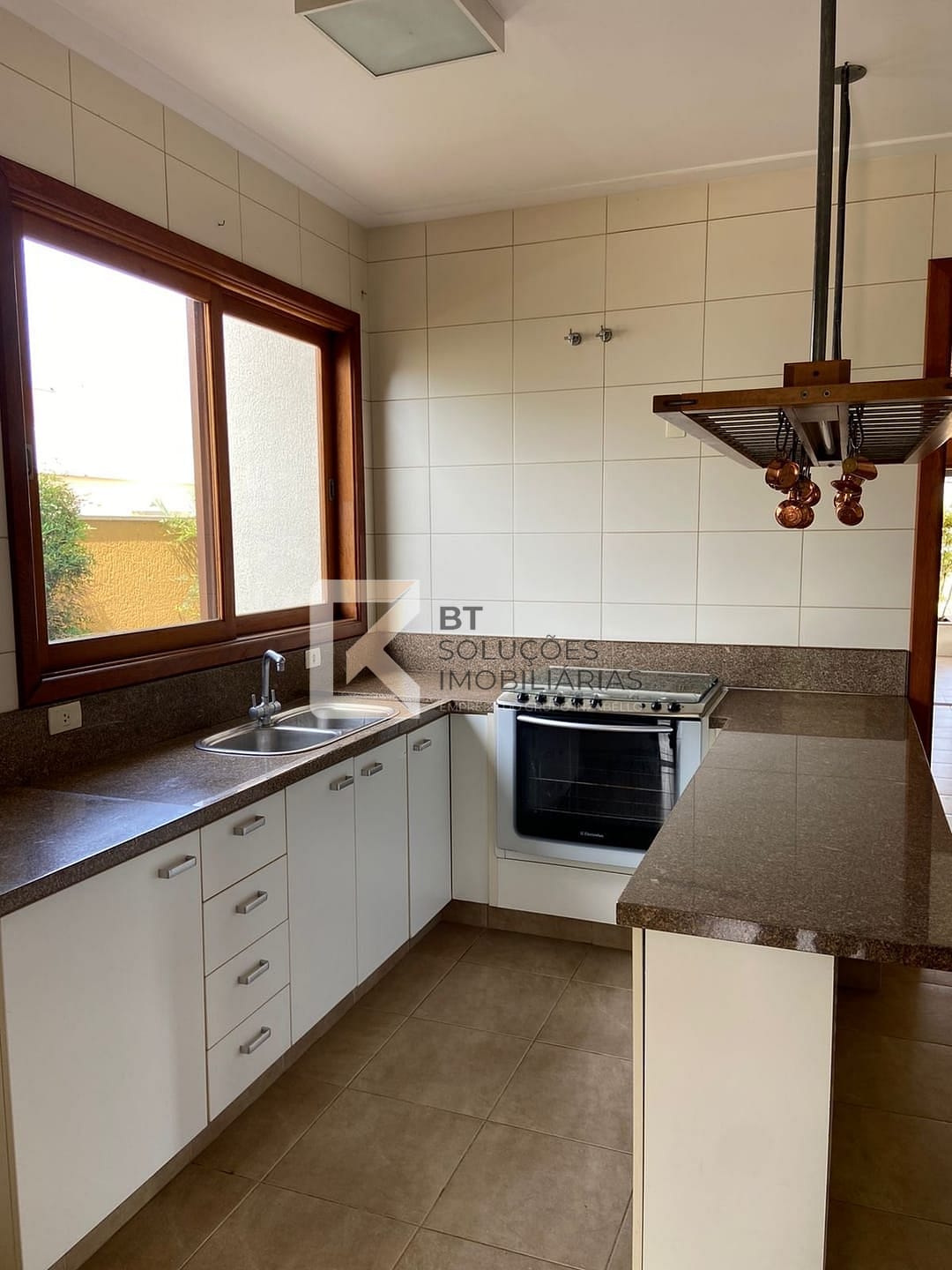 Casa à venda e aluguel com 3 quartos, 333m² - Foto 6