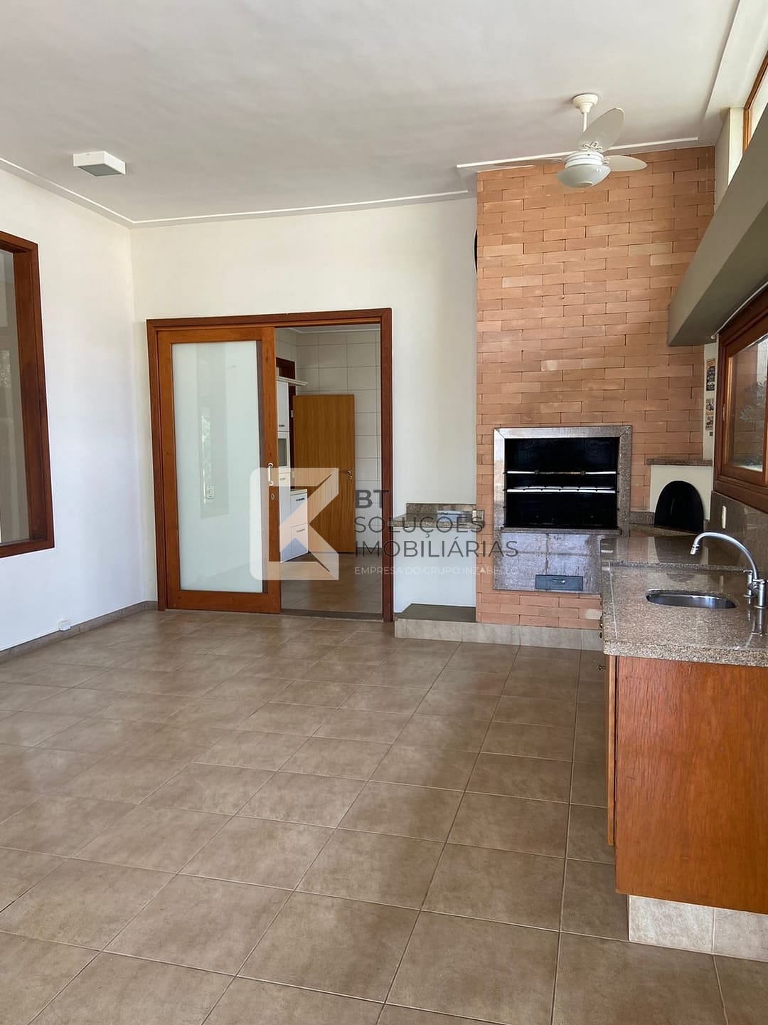Casa à venda e aluguel com 3 quartos, 333m² - Foto 12