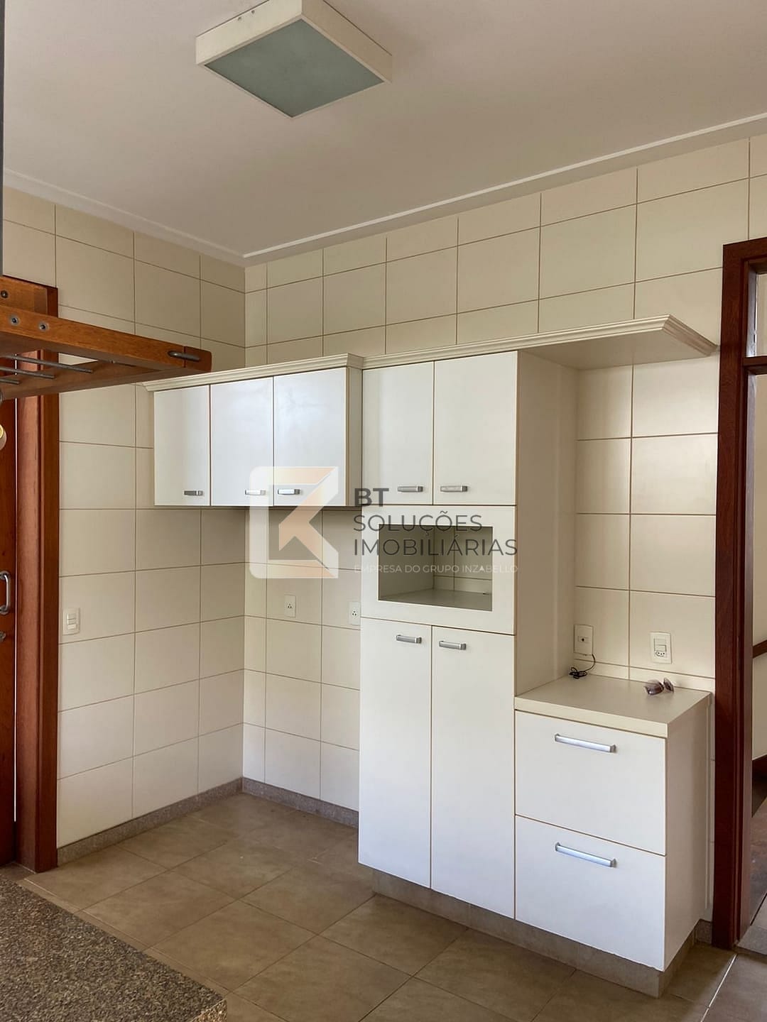 Casa à venda e aluguel com 3 quartos, 333m² - Foto 9
