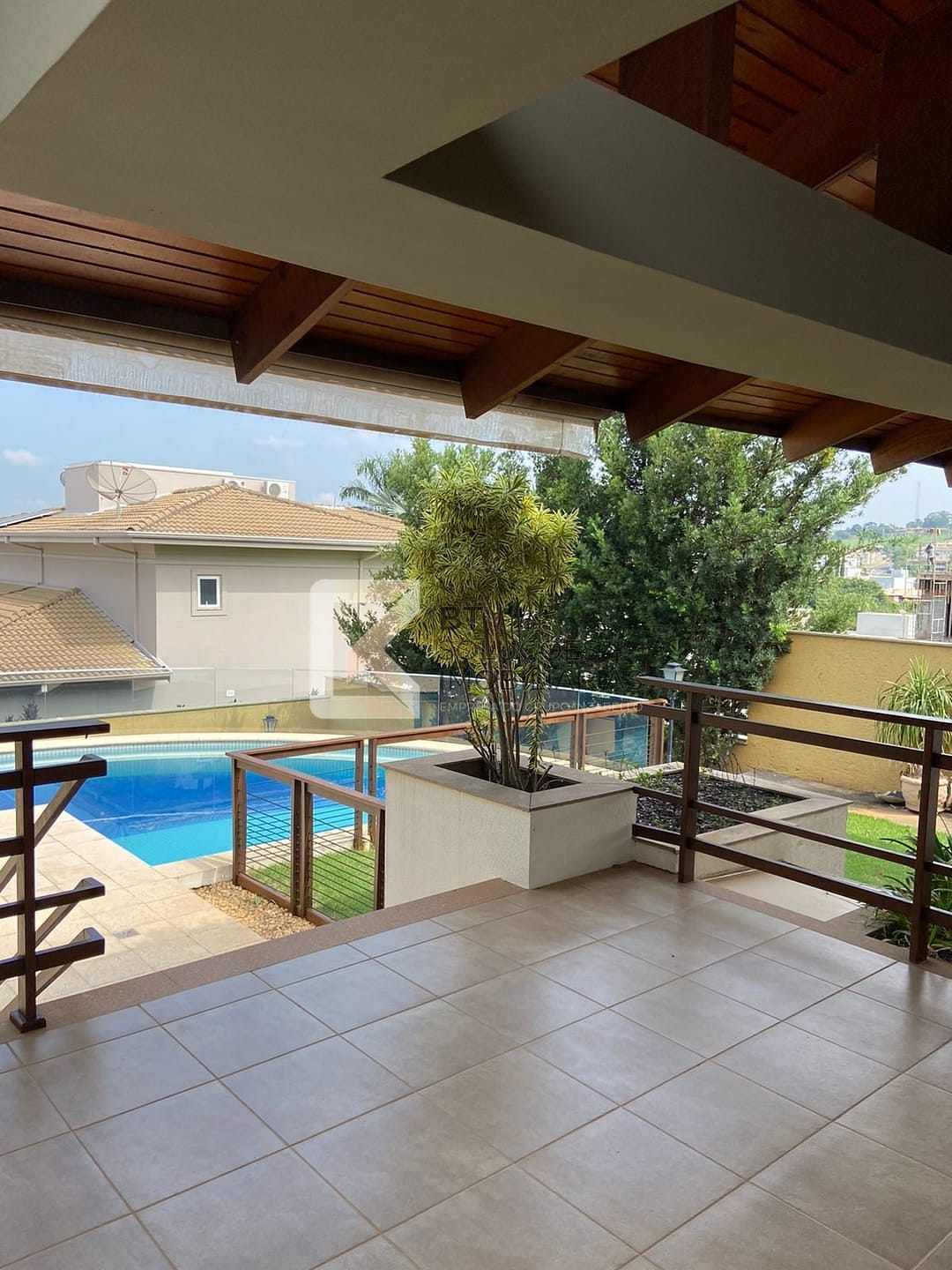 Casa à venda e aluguel com 3 quartos, 333m² - Foto 1