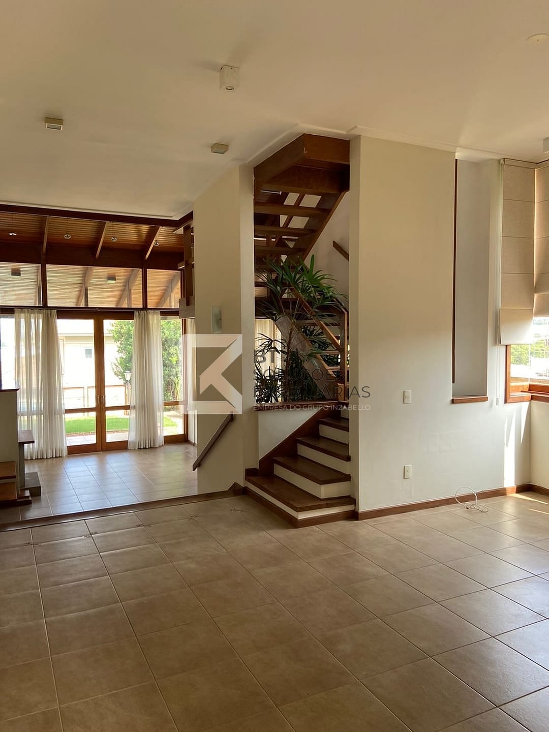 Casa à venda e aluguel com 3 quartos, 333m² - Foto 2