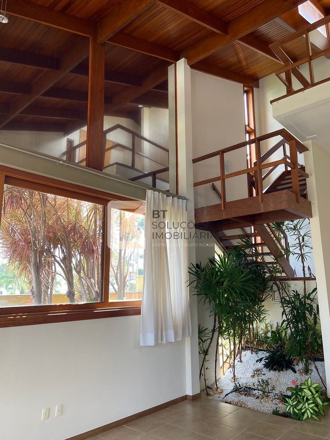 Casa à venda e aluguel com 3 quartos, 333m² - Foto 4