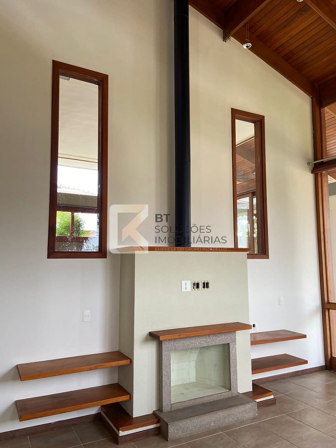 Casa à venda e aluguel com 3 quartos, 333m² - Foto 3