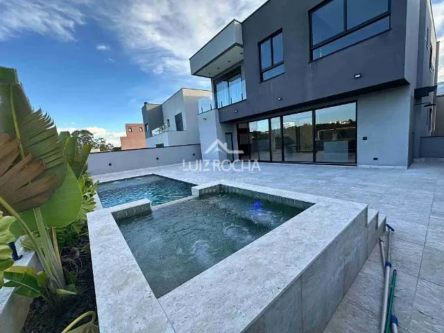 Casa com 430m² 4 quartos e 7 banheiros, à venda, no bairro São Paulo II em Cotia
